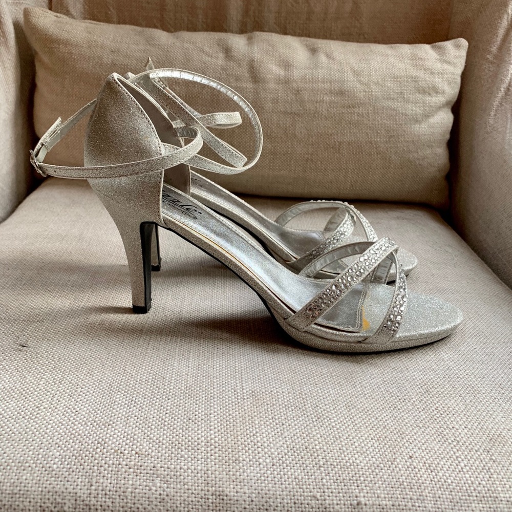 Sizzle by Colorific Heels - Picture 3 of 7